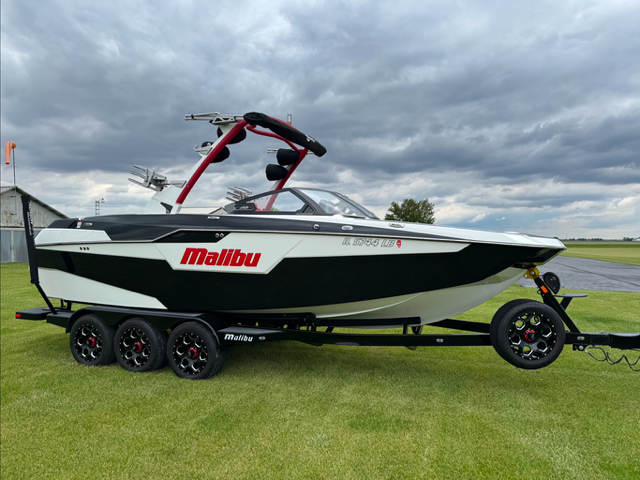 Like new Malibu M240 Icon